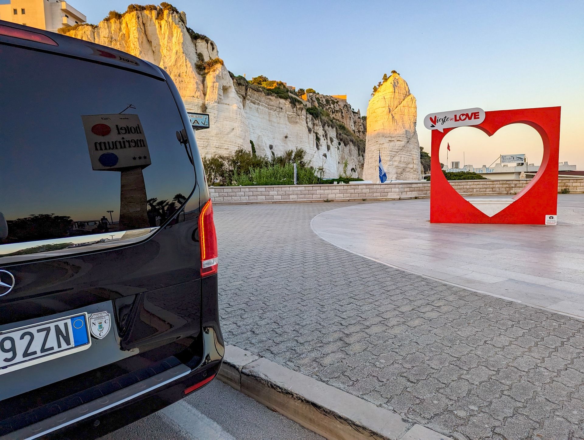 Servizio Taxi Ncc Transfer Vieste  Mercedes Viano 7 posti Piscopo nel Gargano in Puglia