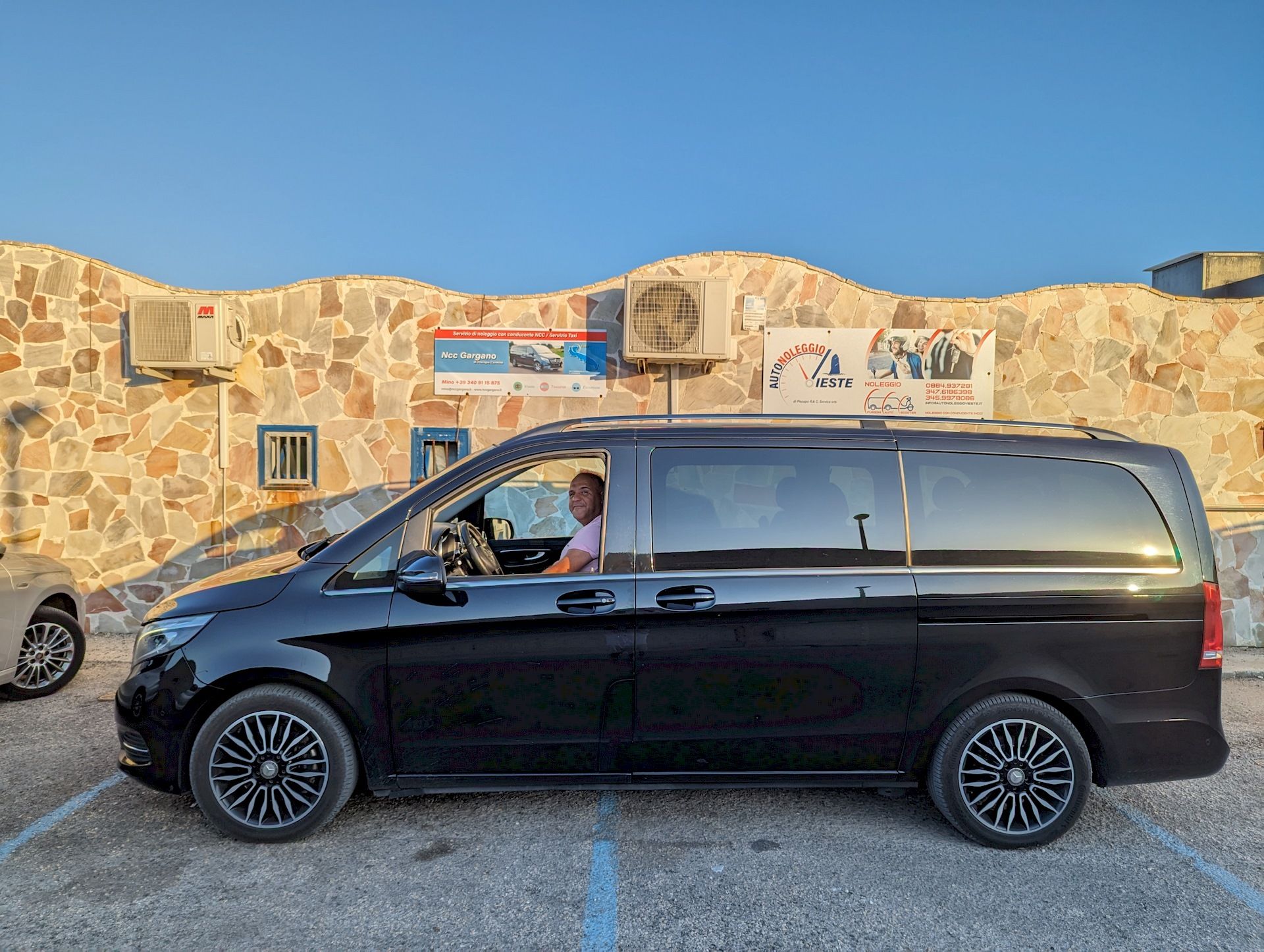 Servizio Taxi Ncc Transfer Vieste  Mercedes Viano 7 posti Piscopo nel Gargano in Puglia